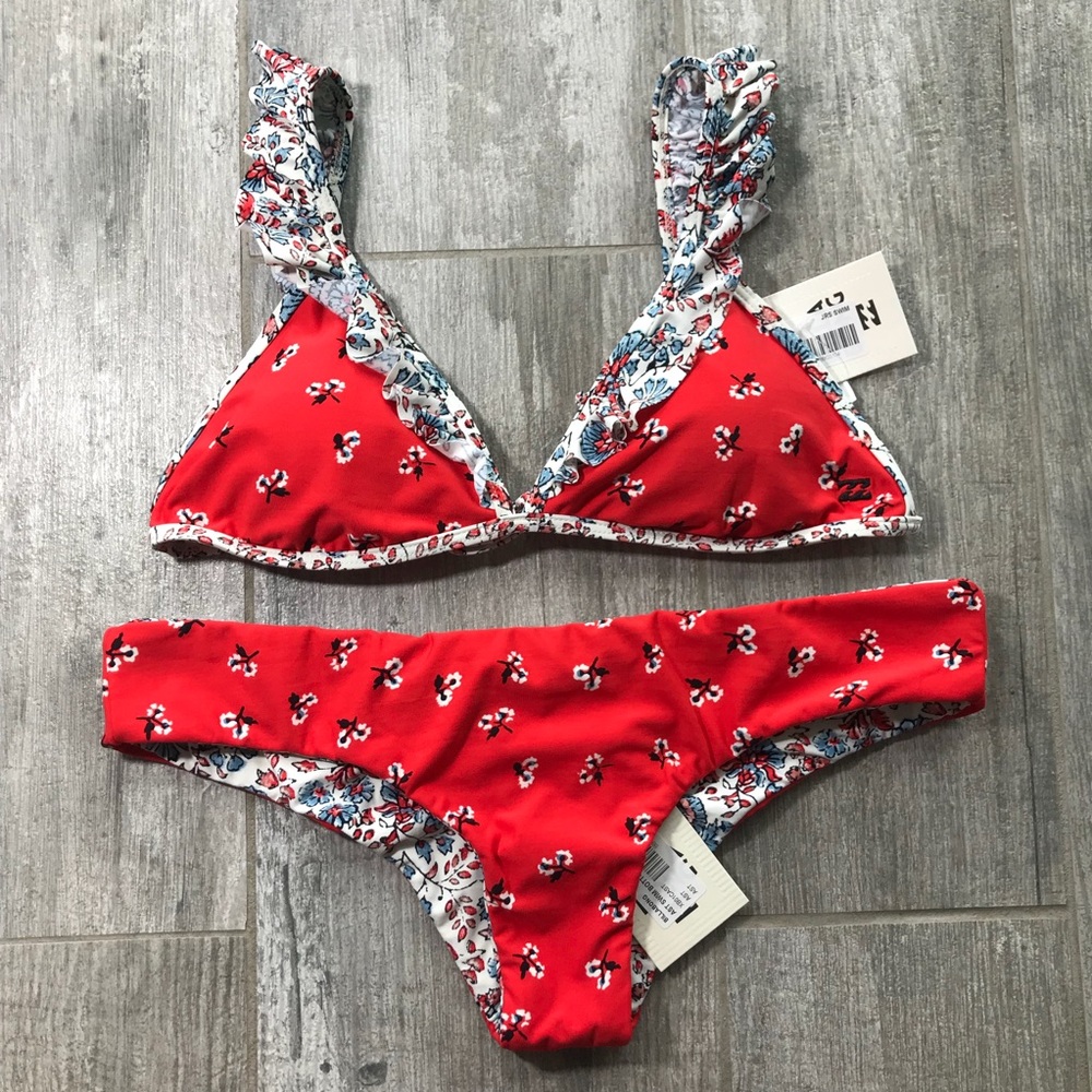 🔥🔥BILLABONG - REVERSIBLE FLORAL AWAY BIKINI🔥🔥 - Picture 3 of 4